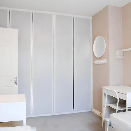 Central City Twin Room, Sophisticated House For Rent In B&B