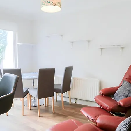Oda ve Kahvaltı Central City Twin Room, Sophisticated House For Rent In Dublin