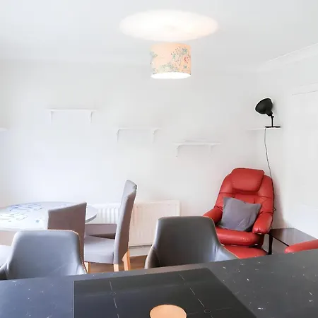 Central City Twin Room, Sophisticated House For Rent In Dublin